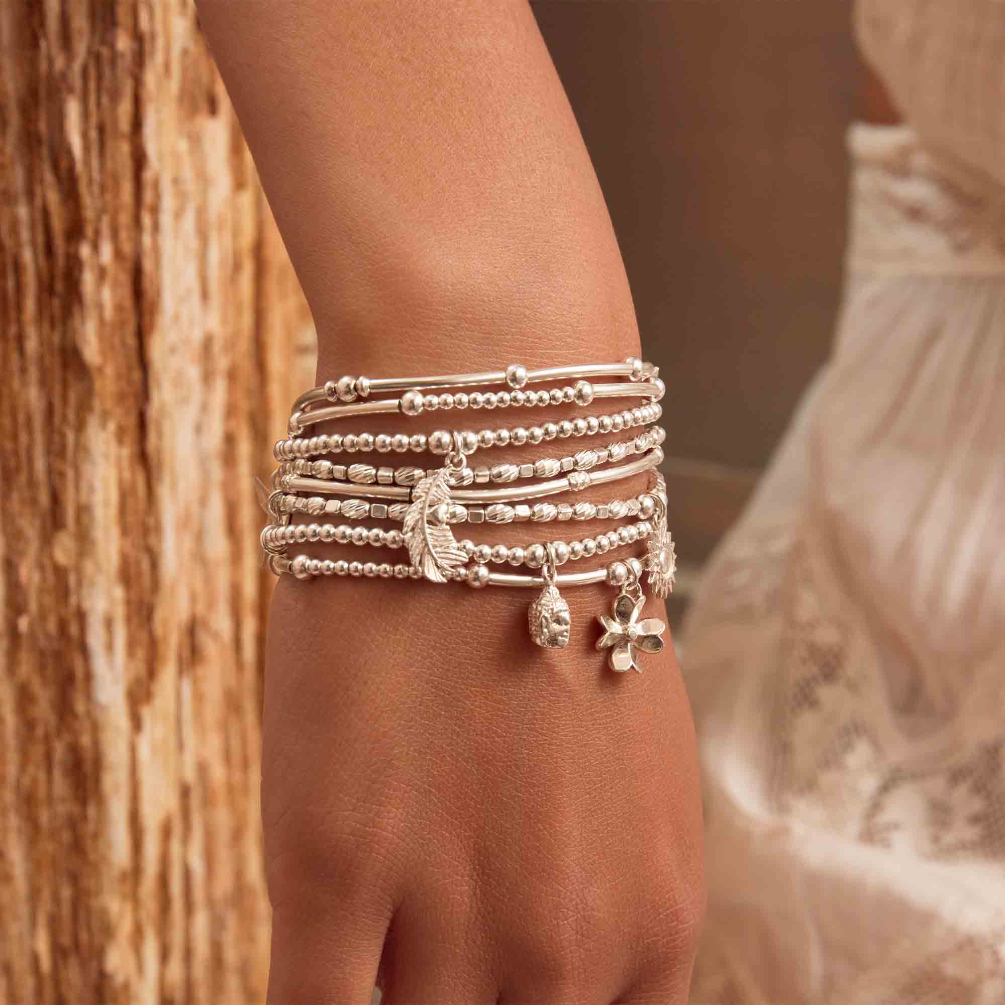 Cute Charm Heart In Feather Bracelet - Image 3